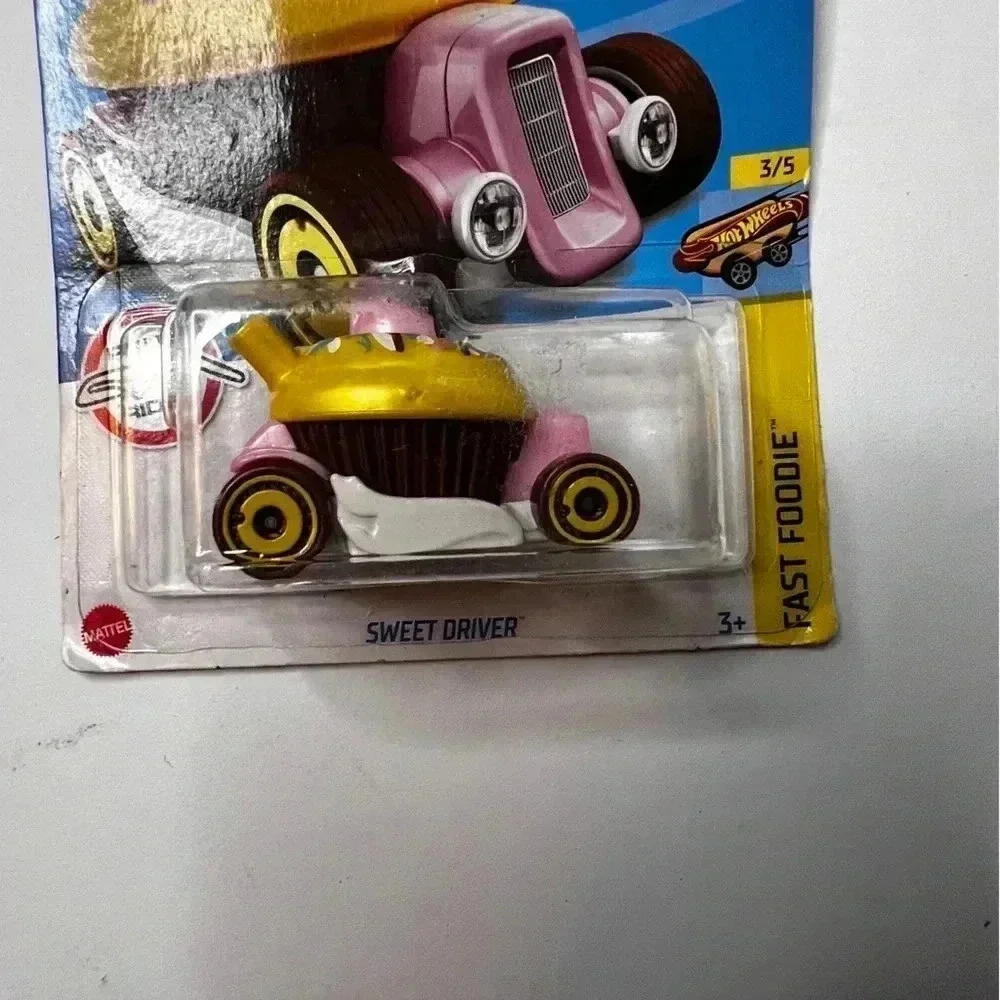 New Lot Of 2 Hot Wheels Fast Foodie Die Cast Cars #82 And #61